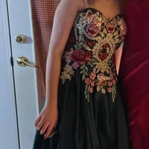 Blondie Nites Prom Dress - Picture 3 of 4